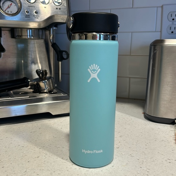 20oz Hydroflask Light Blue Color - Picture 2 of 5